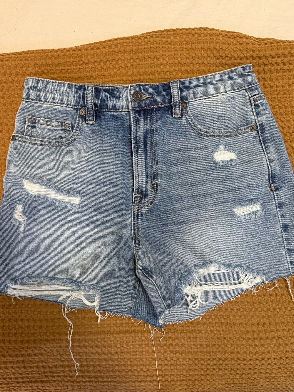 HIDDEN SZ S High-Rise Distressed Light Wash Denim Cutoff Shorts - Picture 3 of 5